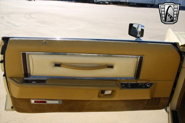 Photo of 1977 Yellow Lincoln Continental