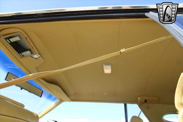 Photo of 1977 Yellow Lincoln Continental