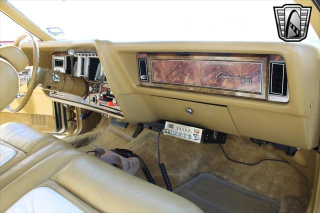 Photo of 1977 Yellow Lincoln Continental