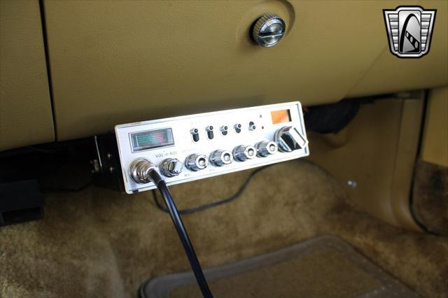 Photo of 1977 Yellow Lincoln Continental