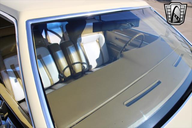 Photo of 1977 Yellow Lincoln Continental