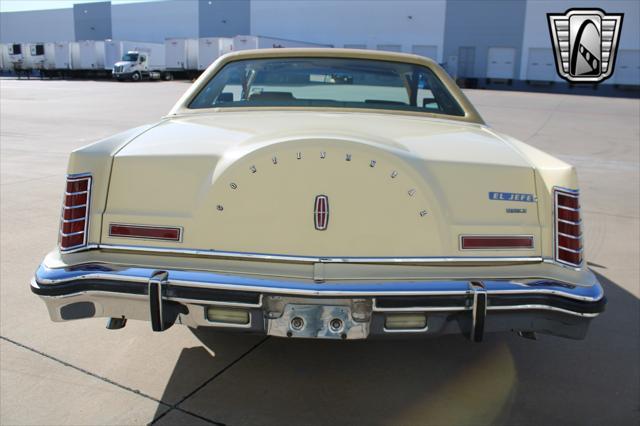 Photo of 1977 Yellow Lincoln Continental