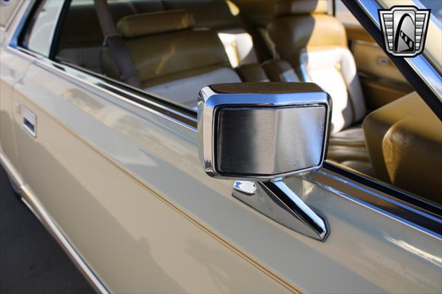 Photo of 1977 Yellow Lincoln Continental