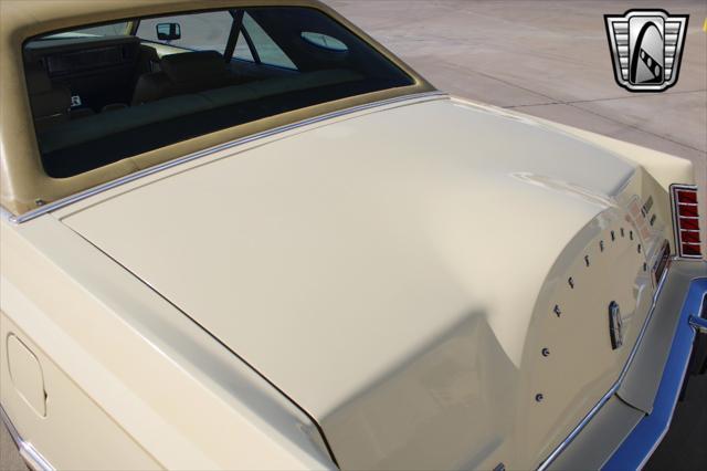 Photo of 1977 Yellow Lincoln Continental