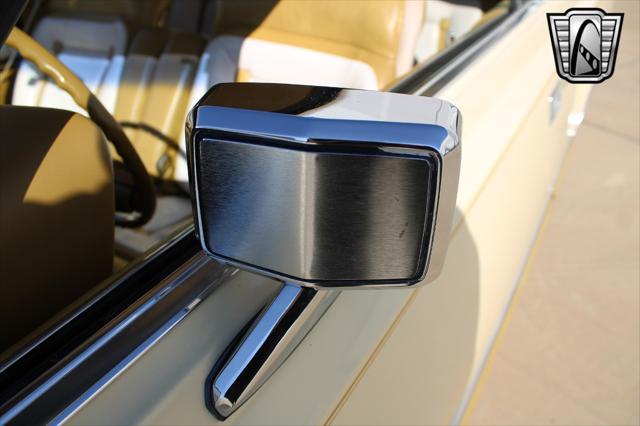 Photo of 1977 Yellow Lincoln Continental