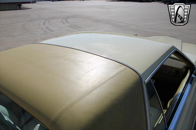 Photo of 1977 Yellow Lincoln Continental