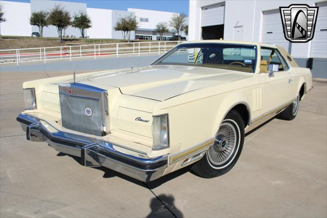 Photo of 1977 Yellow Lincoln Continental