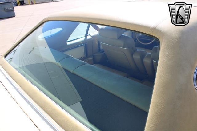 Photo of 1977 Yellow Lincoln Continental
