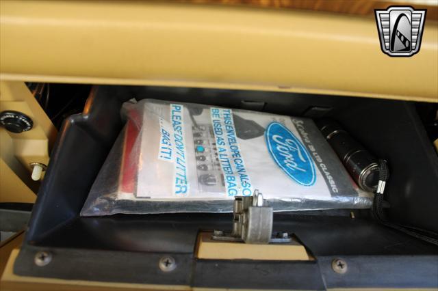 Photo of 1977 Yellow Lincoln Continental