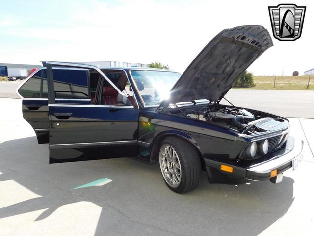 Photo of 1987 Black BMW 528