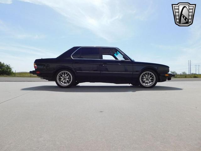 Photo of 1987 Black BMW 528