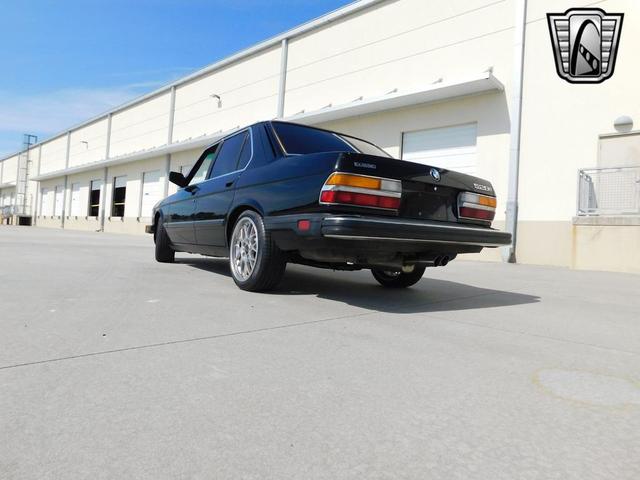 Photo of 1987 Black BMW 528