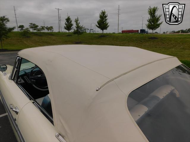 Photo of 1959 White Plymouth Sport Fury