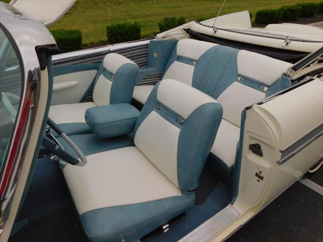 Photo of 1959 White Plymouth Sport Fury