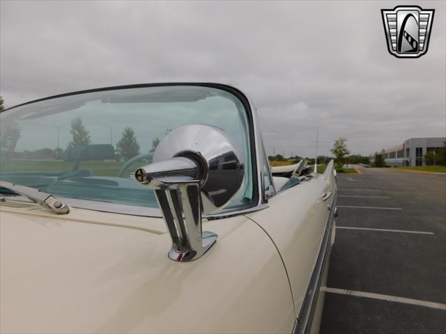 Photo of 1959 White Plymouth Sport Fury
