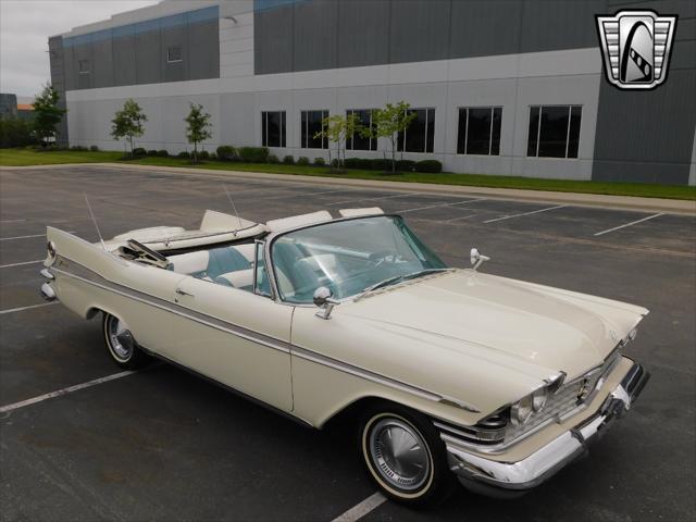 Photo of 1959 White Plymouth Sport Fury
