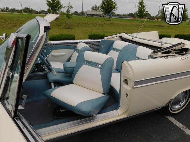 Photo of 1959 White Plymouth Sport Fury