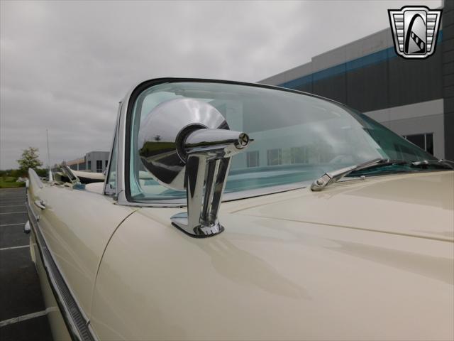 Photo of 1959 White Plymouth Sport Fury