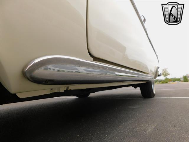 Photo of 1959 White Plymouth Sport Fury