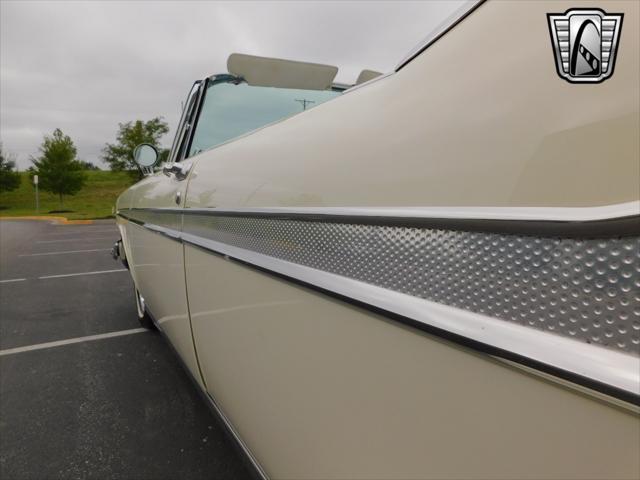 Photo of 1959 White Plymouth Sport Fury