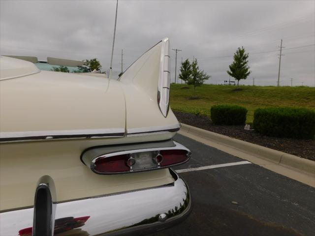 Photo of 1959 White Plymouth Sport Fury
