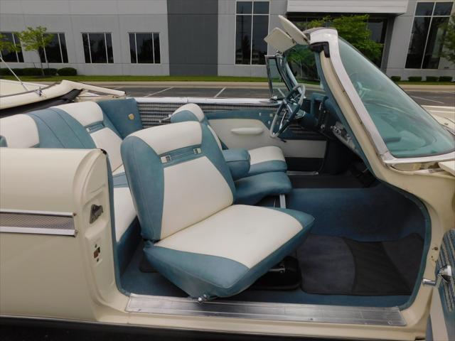 Photo of 1959 White Plymouth Sport Fury