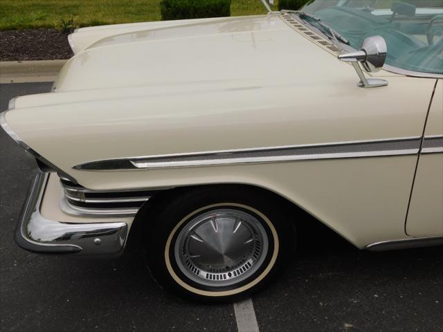 Photo of 1959 White Plymouth Sport Fury