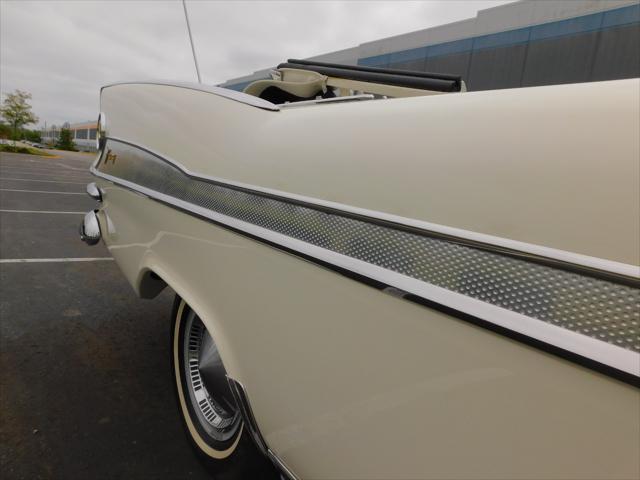 Photo of 1959 White Plymouth Sport Fury