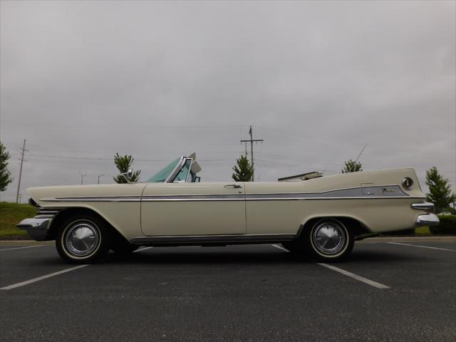 Photo of 1959 White Plymouth Sport Fury