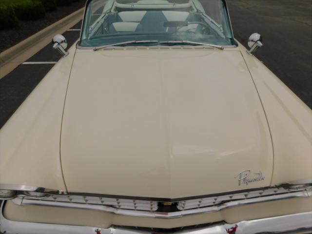 Photo of 1959 White Plymouth Sport Fury