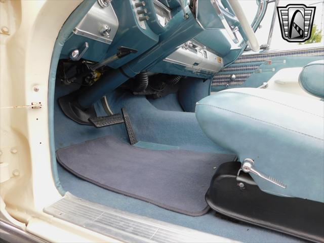 Photo of 1959 White Plymouth Sport Fury