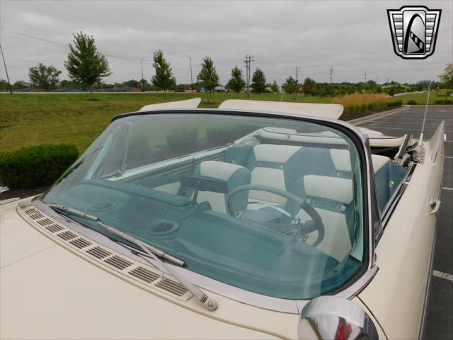 Photo of 1959 White Plymouth Sport Fury