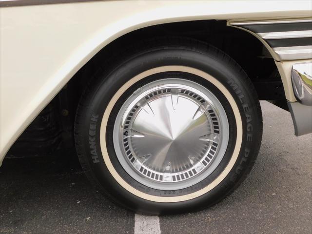 Photo of 1959 White Plymouth Sport Fury