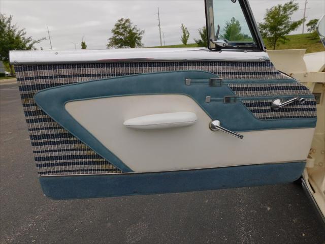 Photo of 1959 White Plymouth Sport Fury