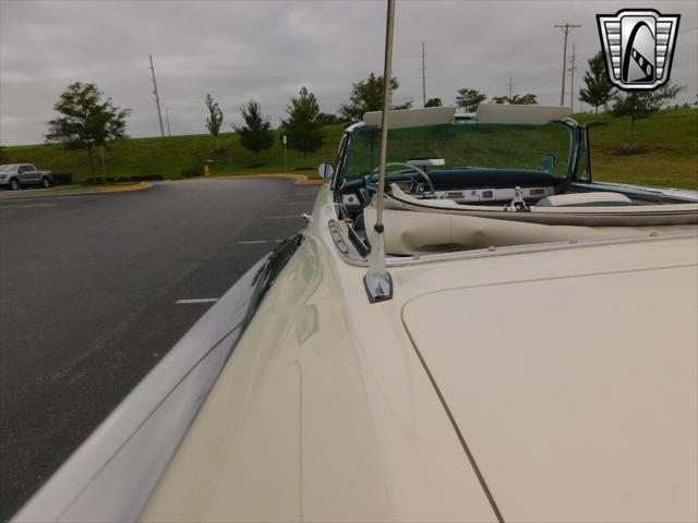 Photo of 1959 White Plymouth Sport Fury