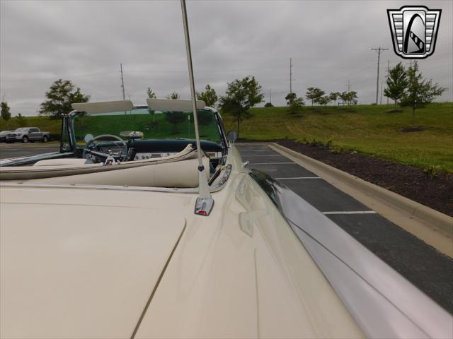 Photo of 1959 White Plymouth Sport Fury