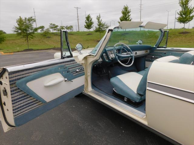 Photo of 1959 White Plymouth Sport Fury