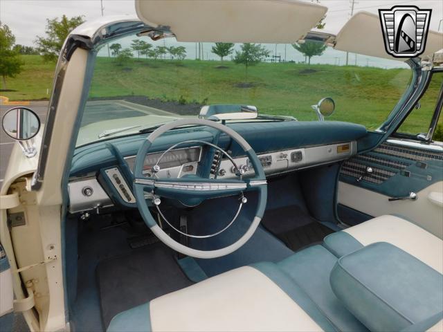 Photo of 1959 White Plymouth Sport Fury