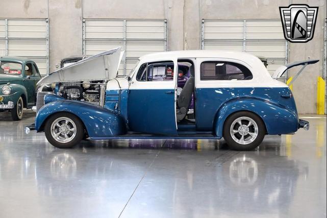 Photo of 1939 Blue/White Chevrolet Master 85