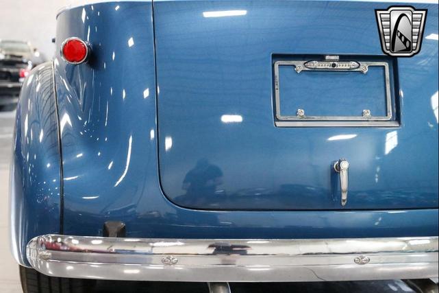 Photo of 1939 Blue/White Chevrolet Master 85