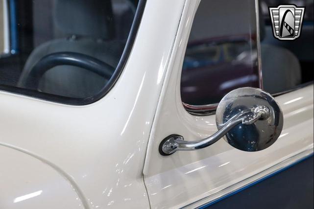 Photo of 1939 Blue/White Chevrolet Master 85