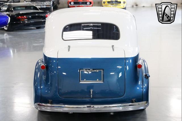 Photo of 1939 Blue/White Chevrolet Master 85