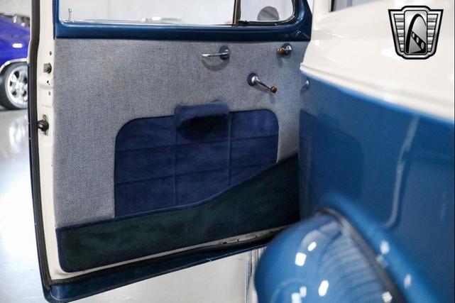 Photo of 1939 Blue/White Chevrolet Master 85