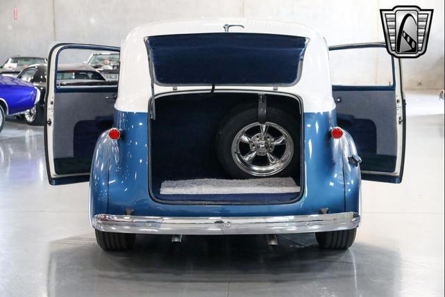 Photo of 1939 Blue/White Chevrolet Master 85