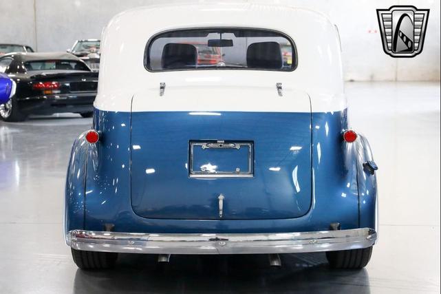 Photo of 1939 Blue/White Chevrolet Master 85