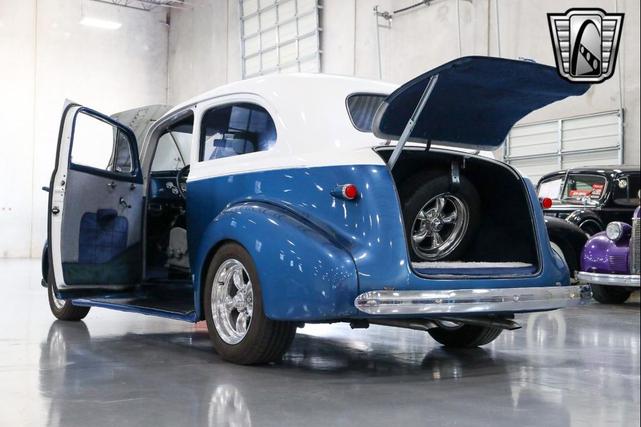 Photo of 1939 Blue/White Chevrolet Master 85