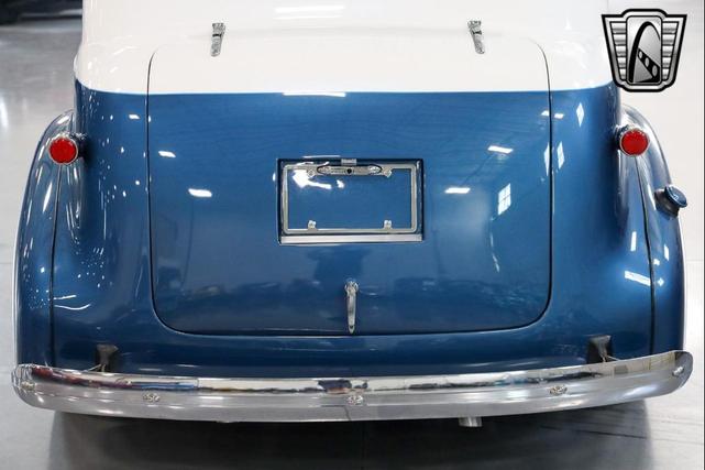 Photo of 1939 Blue/White Chevrolet Master 85