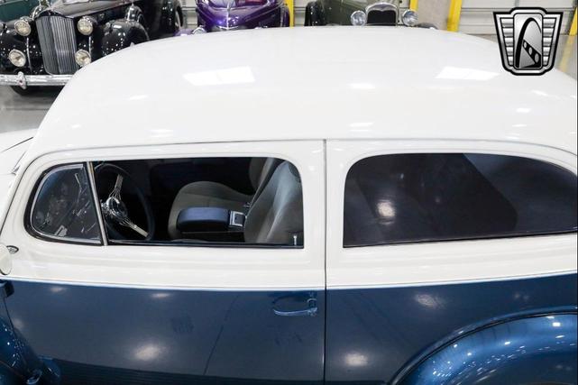 Photo of 1939 Blue/White Chevrolet Master 85