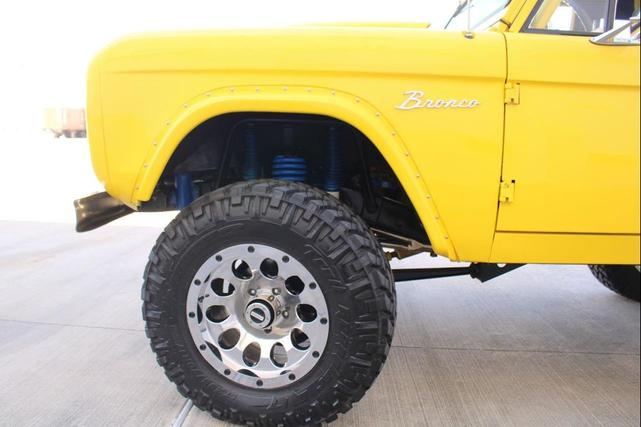 Photo of 1967 Yellow/White Ford Bronco
