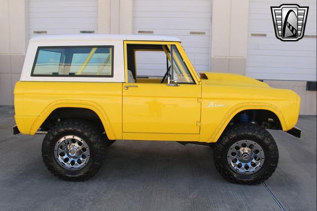 Photo of 1967 Yellow/White Ford Bronco
